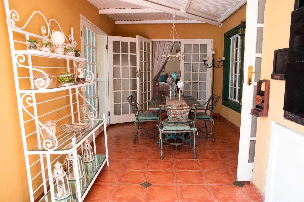 Roses And Pebbles B & B Guest House Klerksdorp Exterior foto