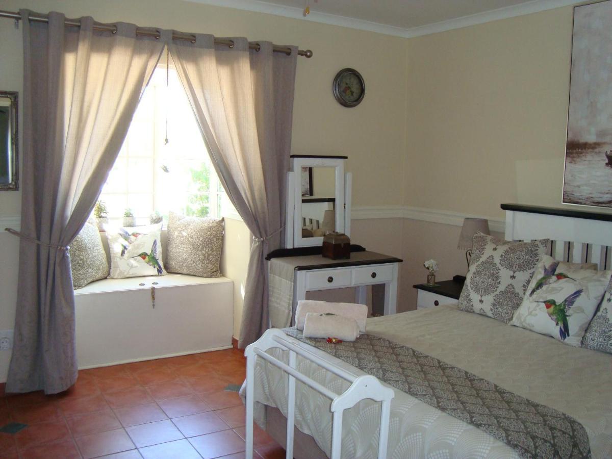 Roses And Pebbles B & B Guest House Klerksdorp Exterior foto