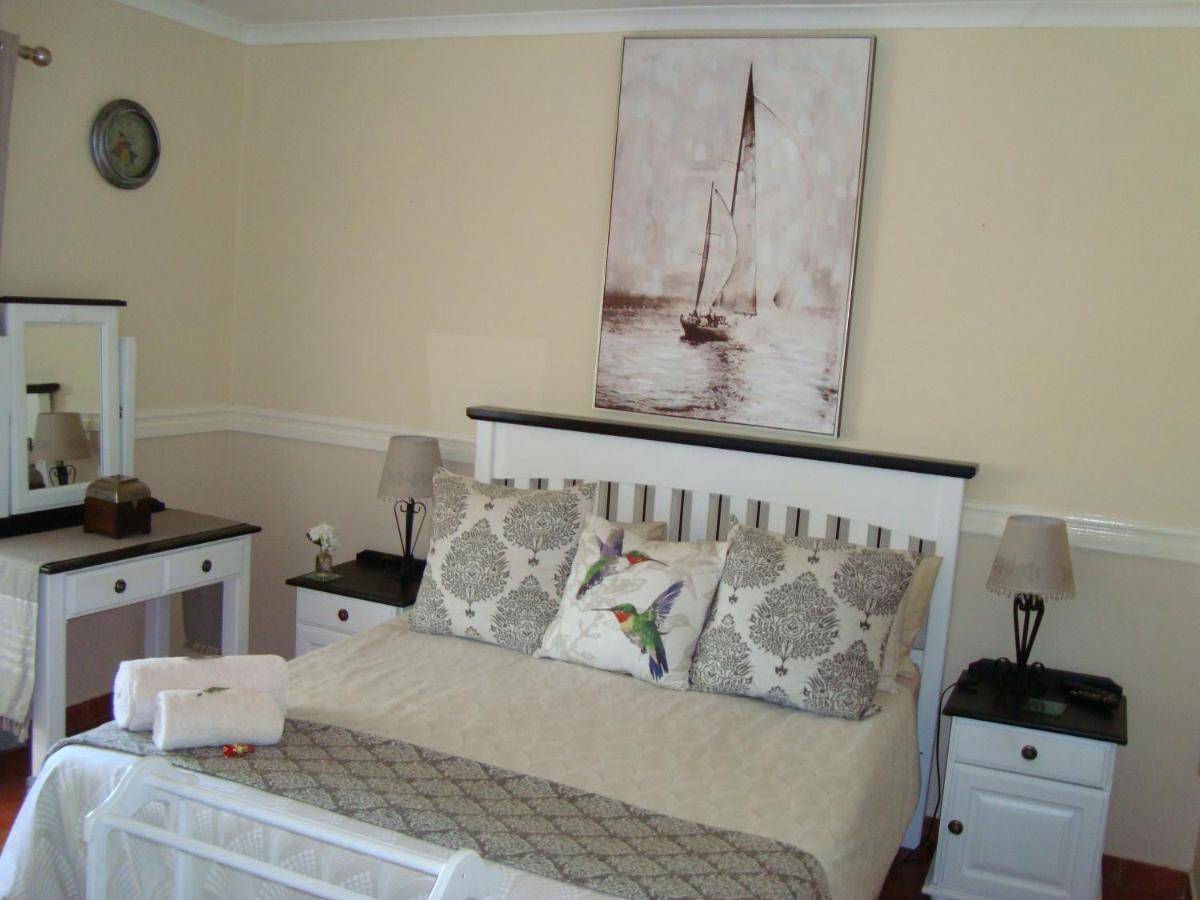 Roses And Pebbles B & B Guest House Klerksdorp Exterior foto